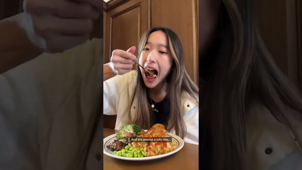 Pineapple fried rice, peanutty tofu and pumpkin cookies for lunch 🥢🍚 