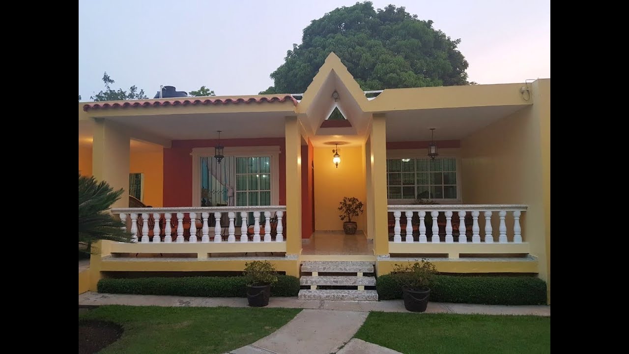 Casa con Patio Amplio en Venta en La Vega, Republica Dominicana II70VV