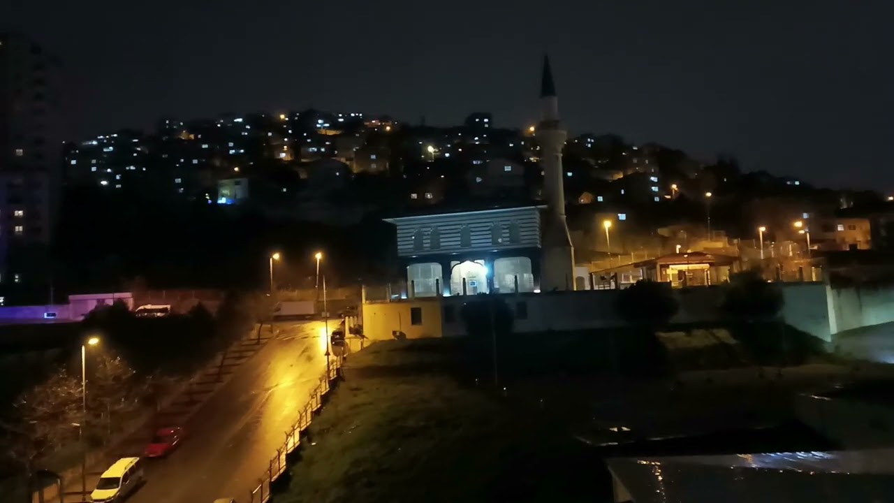 Kerim Ağcakaya dan mükemmel bir yatsı ezanı. 