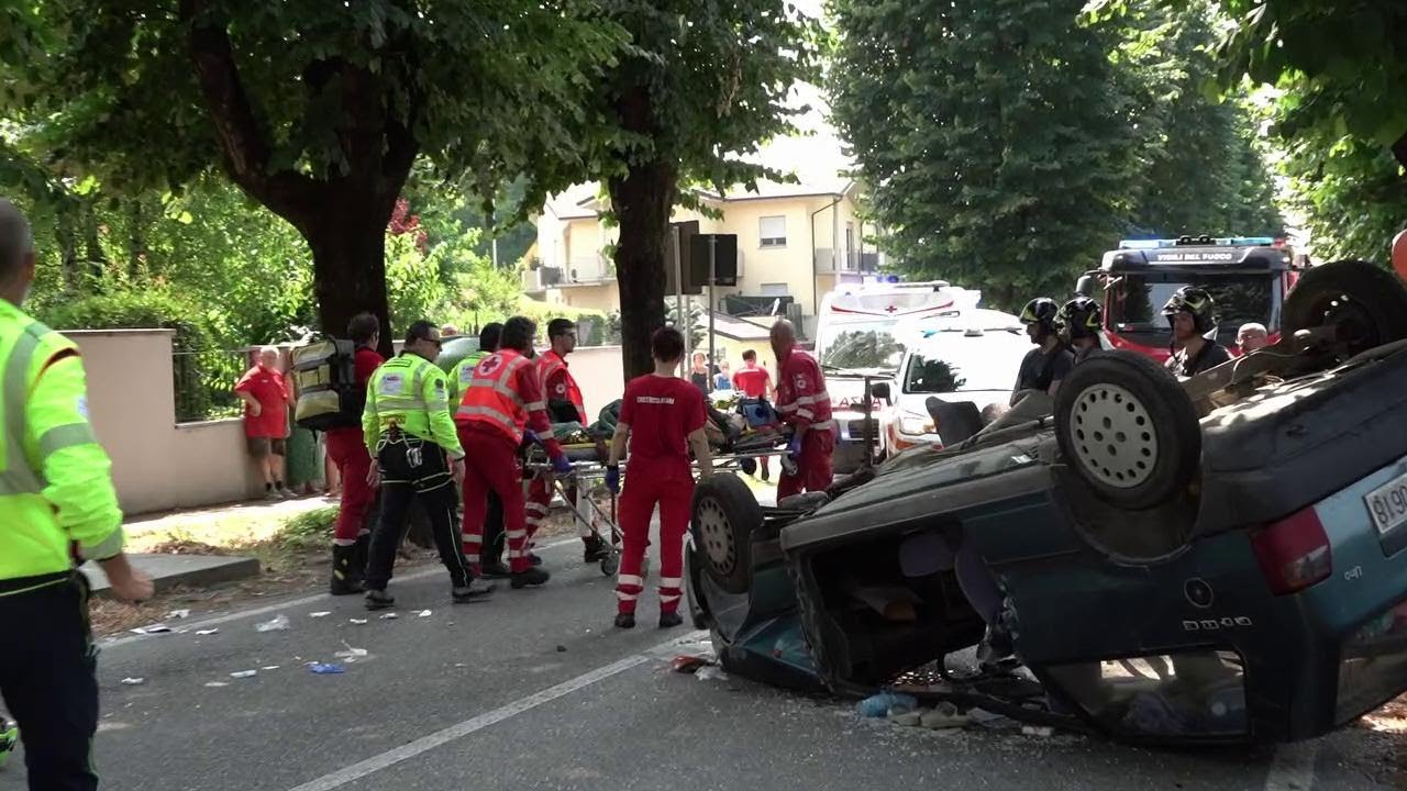 Stradella, schianto sul rettilineo