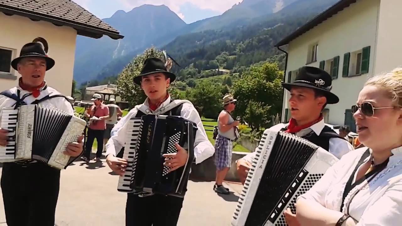 Quando Ero Piccina Piccina-Amis de Dosèna (Stramangiada Poschiavo 2016)