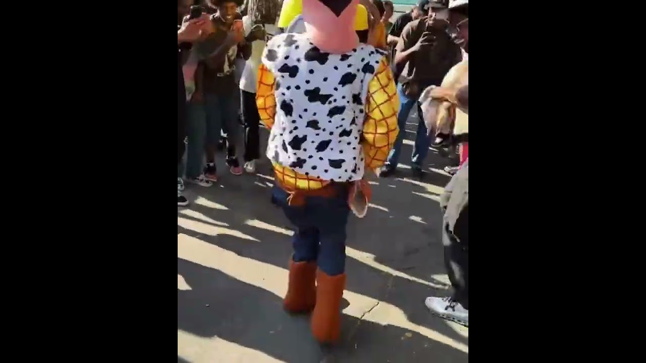 Guarda Woody from Toy Story gettin' sturdy on "Hawk Em" by Pop Smoke. su YouTube Guarda Woody from Toy Story gettin' sturdy on "Hawk Em" by Pop Smoke. su YouTube