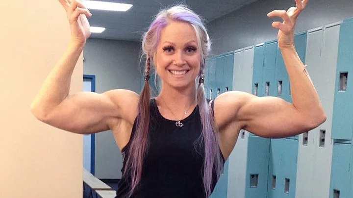 Muscle woman Debra Jean flexing her biceps - Muscl...