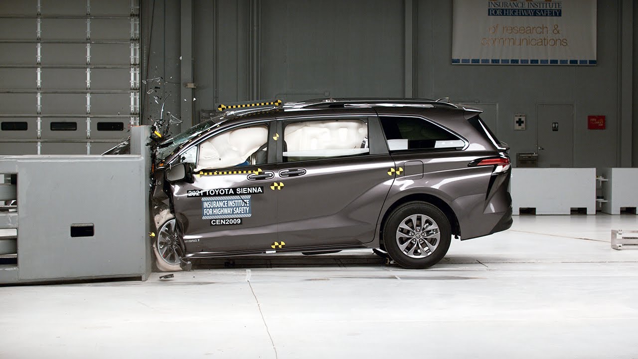 toyota sienna crash rating