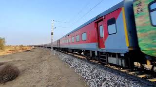 Sealdah bikaner durontoo express at full speed || Lighting diesel locomotive || Indian railway ||