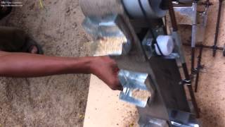 Conveyor digging machine