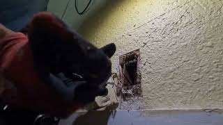 How to Replace a  Burned Outlet Safely
