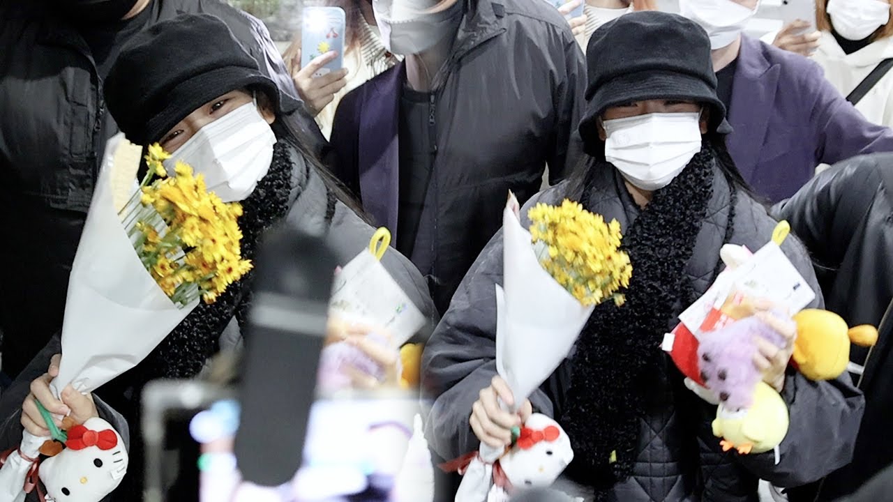 221122 BLACKPINK “JISOO” (블랙핑크 지수) 입국 (양손 가득 선물 받아주는 헬로키티 츄) Arrival | 인천공항 • 비몽