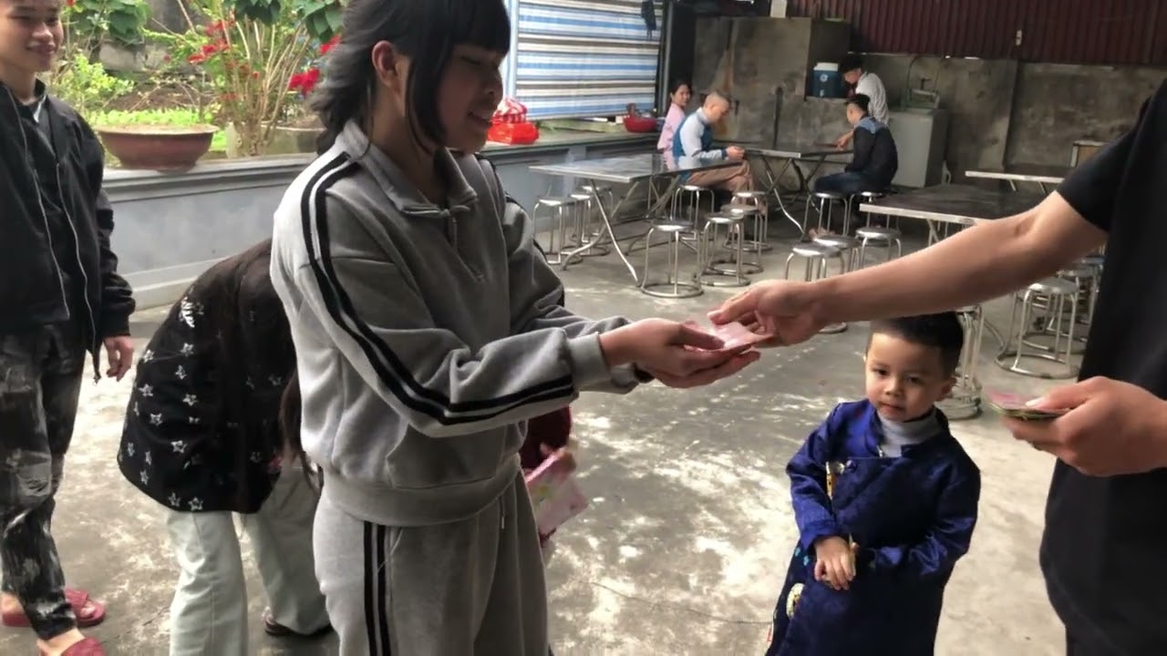 Hoan Đi chúc tết ông bà ngoại ￼￼￼