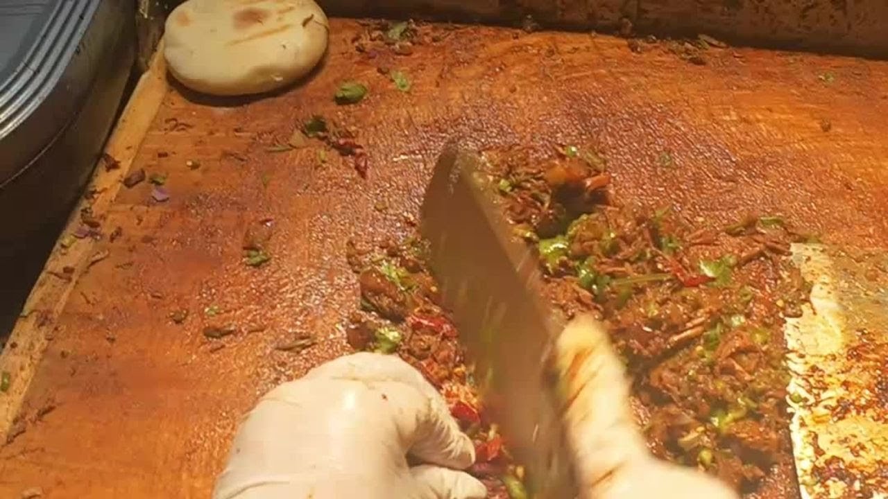 LIVE:China Street-Style Roujiamo: 好玩行美女街头花生酥糖Crispy Pork Burger Makin中国美食探秘卷花生酥台湾香港澳门好吃特产美女烤羊肉串good