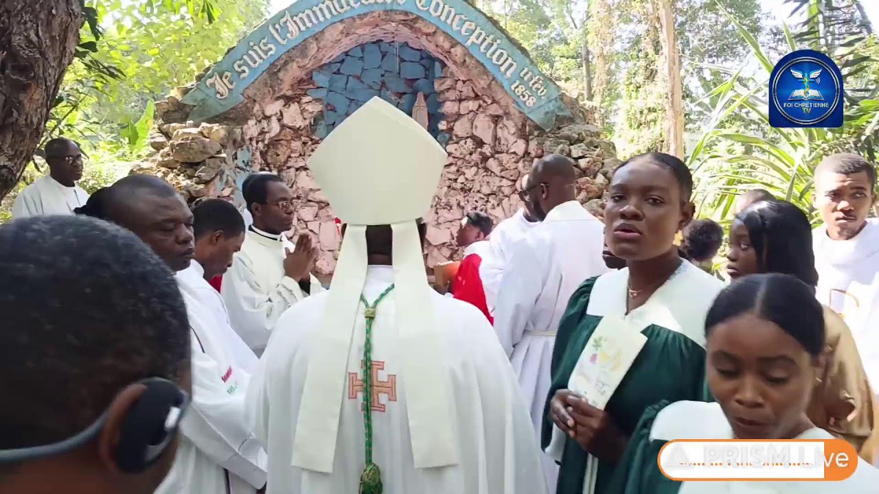 LA FÊTE DE STE BERNADETTE.  CHAPELLE AVIATION.  JACMEL, HAÏTI  .