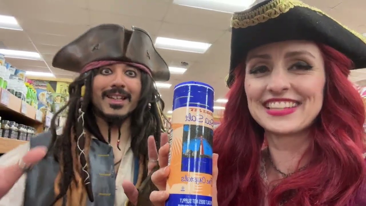 ПИРАТЫ КАРИБСКОГО МОРЯ! Джек Воробей и Ред отправляются в Trader Joe's!