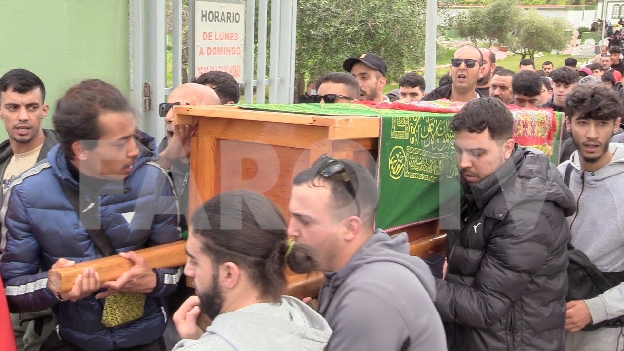 Una multitud despide a Ibrahim Bufelham en Sidi Embarek