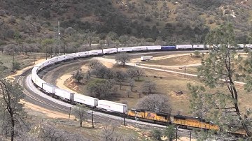 UP Intermodal on the Tehachapi Loop, Walong CA   04APR14
