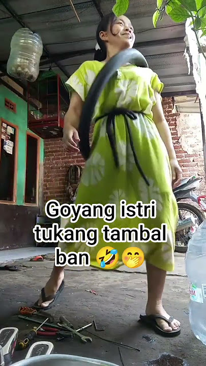 goyang istri tukang tambal ban 🤣🤭 #vidioshort #komedilucu #komedisuamiistri #funny