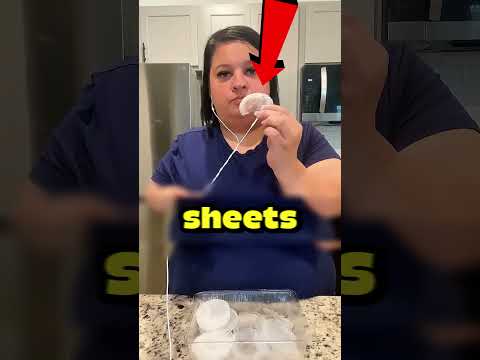 إنها تأكل مكعبات الثلج لتخفيف وزنها