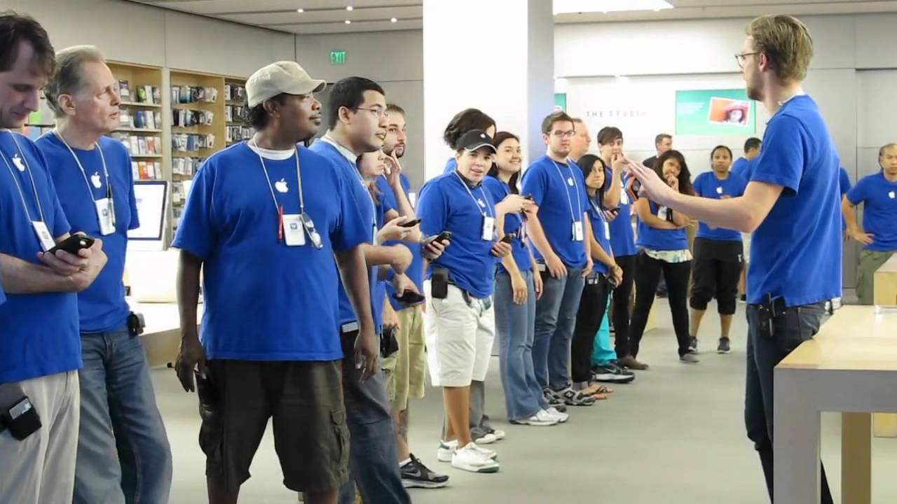 iPhone 4S debut at Westfield Topanga Apple Store YouTube