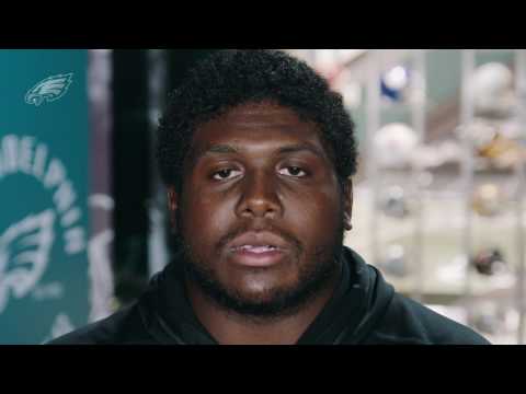 Βίντεο: Philadelphia Eagles Lineman Chance Warmack είναι ο πρώτος παίκτης του NFL για να συγκεντρώσει μια πολιτική απώλειας αξίας