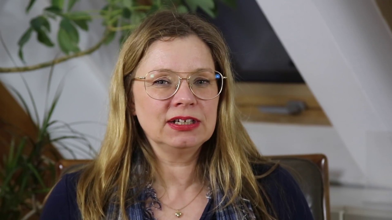 How To Survive Als Frau Ab 40 »HOW TO SURVIVE ALS FRAU AB 40« - Die Autorin Dagmar da Silveira Macêdo