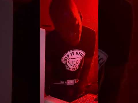 Crunchy Black - Never Seen A Girl