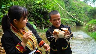 Dwarf Family Takes Daughter to School & Catches a Giant Mountain Crab! 🦀 | Primitive Life Adventure