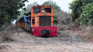 20240101虎尾糖廠的德馬小火車返回經過畜殖場站前