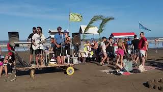 San Bernardo 😎 La banda ambulante en la playa es increíble 🫣 24/01/2024