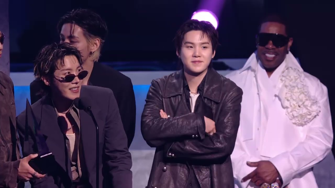 2026/05/25 BTS Accepts the Award for Artist of the Year 52nd