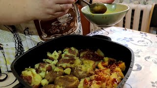 Вкусно и просто картошка в мундире в духовке / салат с селёдкой и тушёное мясо/