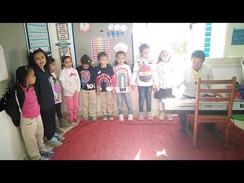 جمال جوجو أطفال المدرسة يغنوا اغنية علمونا في مدرستنا