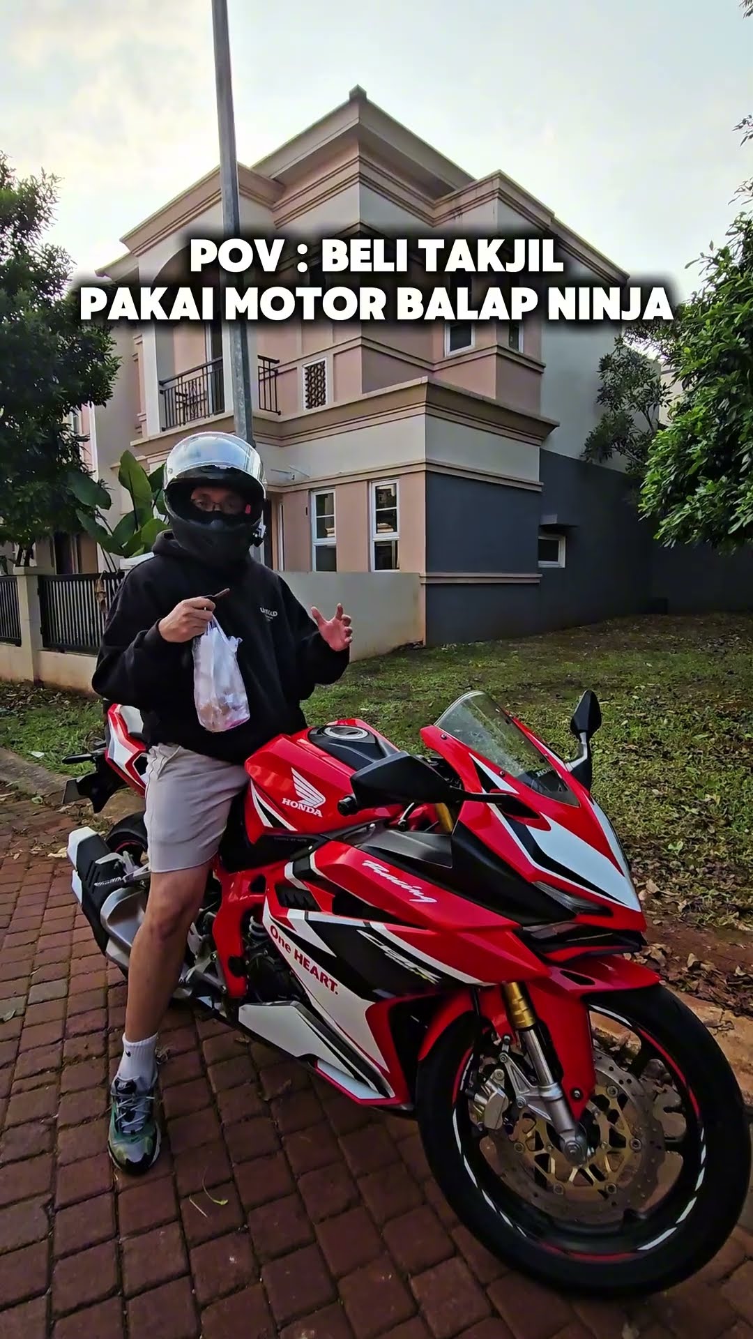 BELI TAKJIL NAIK MOTOR BALAP NINJA!