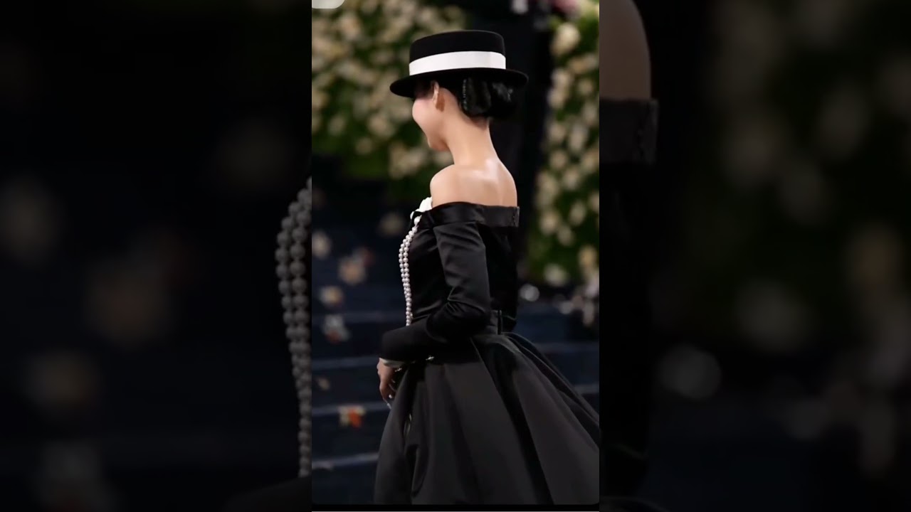 This outfit broke the internet 😲 Celebrity Fashion 2025