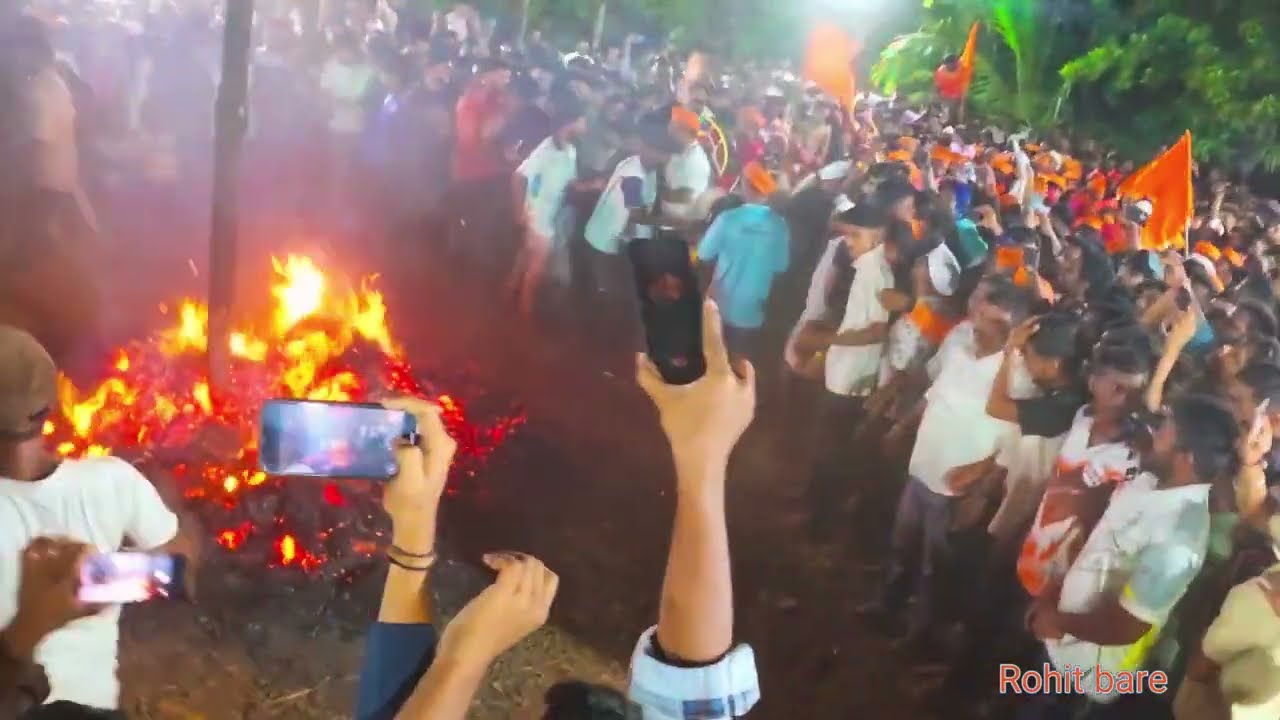 कोकणातील थरारक प्रथा 😱 आगीत धावणारा संकासूर | अडूर गाव शिमगा#rohitbare #kokan #shimga 