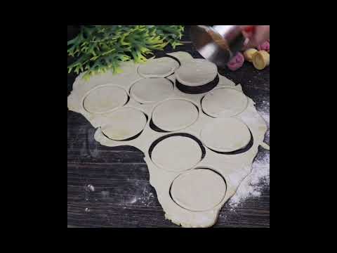 Металева форма кільце з ручкою для вирізки тіста (вареників, пельменів, печива) Ø 8 см, відео 1