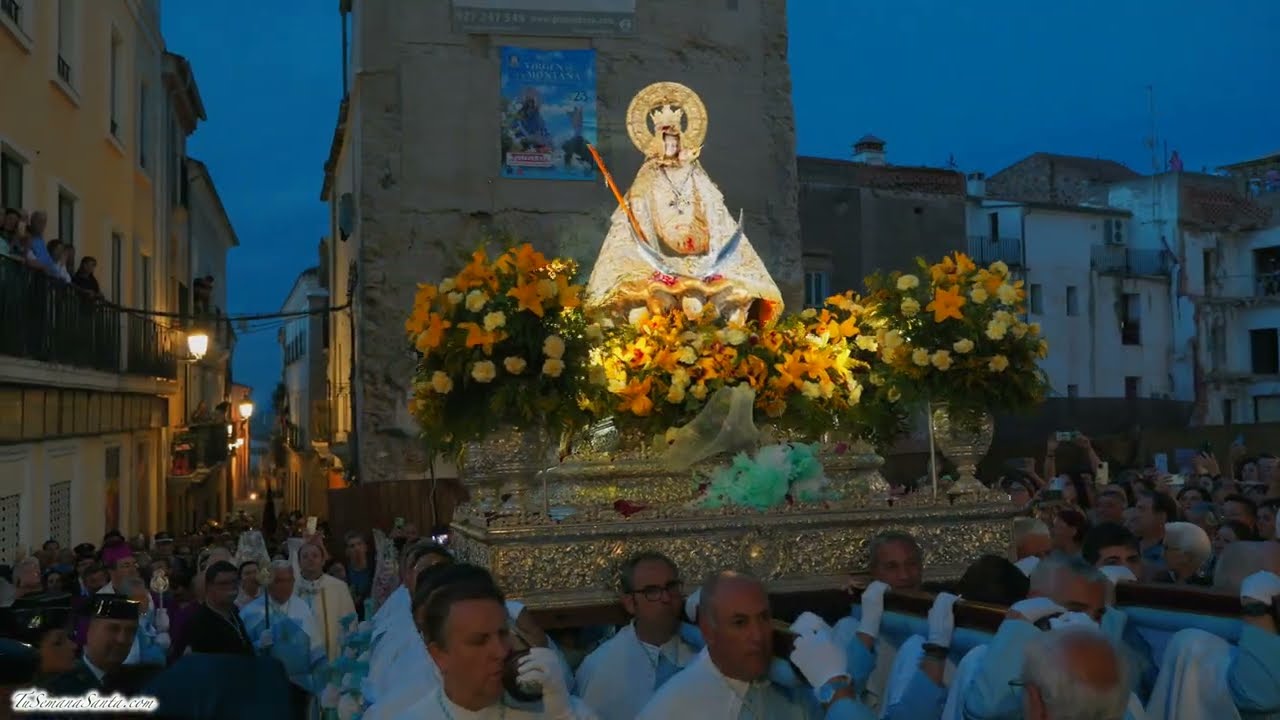 La tuna recibe a la Virgen de la Montaña en las cuatro esquinas 2023. Apoteósico