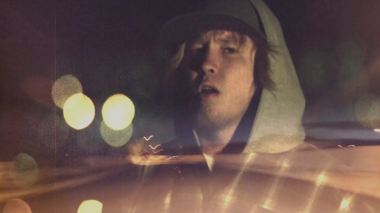 Gentry Fox - Twilight (Official Video) auf YouTube ansehen Gentry Fox - Twilight (Official Video) auf YouTube ansehen