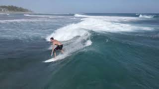 Surfing Encuentro the left