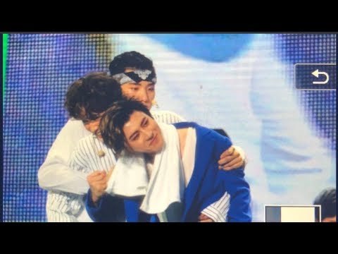 蔡徐坤自爆演唱会帅照 照片配色让人遐想 全场演绎实力撩粉