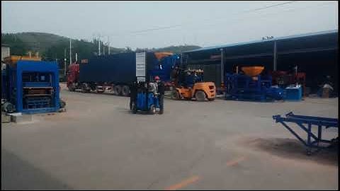 QT4-18 automatic hydraulic block machine to Namibia is in the process of loading containers