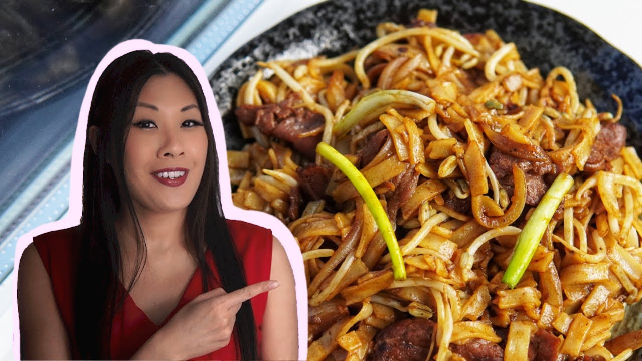 Beef Chow Fun Recipe Easy | 乾炒牛河 - YouTube