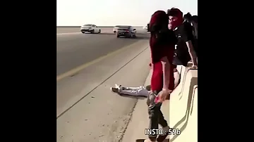 عينك الي مدد رجوله 