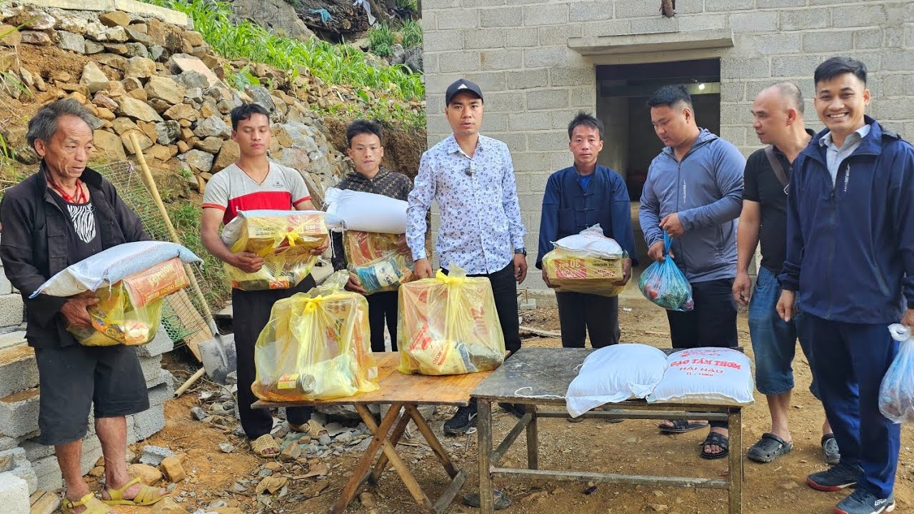 Đặc Sản Thắng cố gặp A Lử 4 con và A Pó trên đỉnh Hấu Chua Làm bể nước Khủng 6 hộ. Nguyễn Tất Thắng