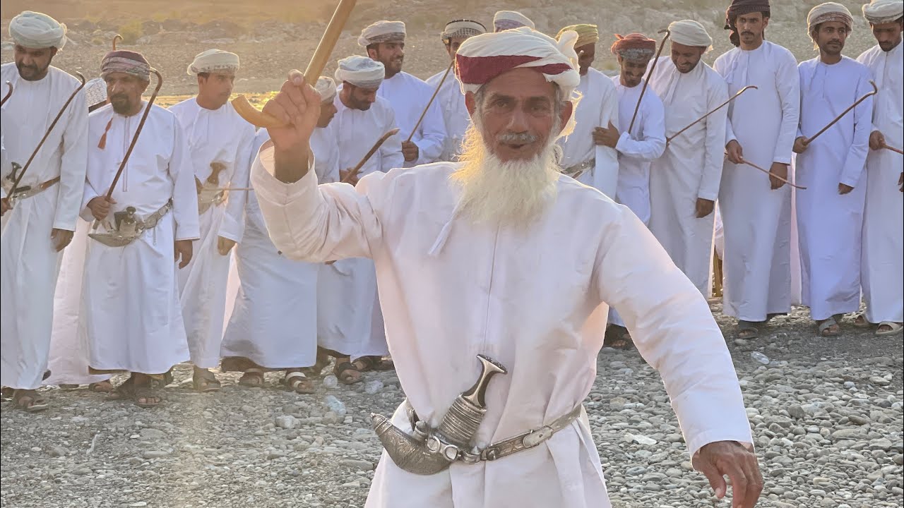 العرس القديم يعود بتفاصيله من جديد في ولاية دماء والطائيين (فن الرزحة )