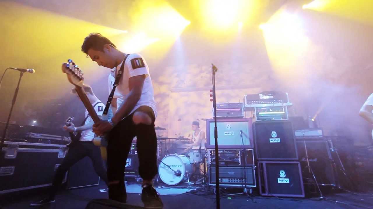 A Screaming Symphony - Intro + All Over Again, live @ Ottakringer Brauerei