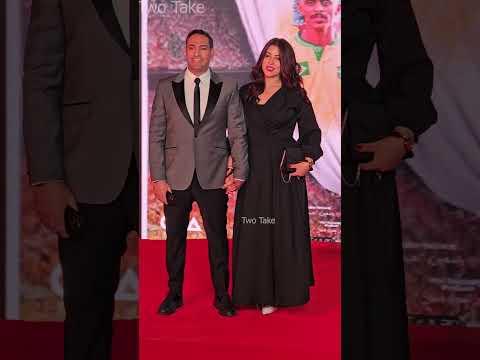 حارس الاهلي السابق امير عبد الحميد وزوجته في عرض فيلم الحريفة 2