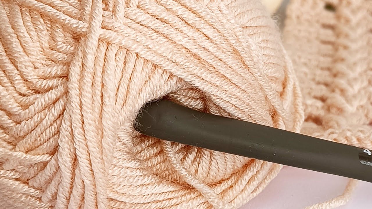 Очень простое и красивое вязание крючком. Вам обязательно стоит посмотреть модель.