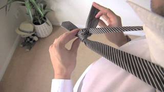 How to tie a Tie - The Windsor Knot - The Rules of Style