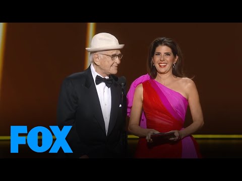 norman-lear-&-marisa-tomei-present-best-comedy-series-|-emmys-live!-2019