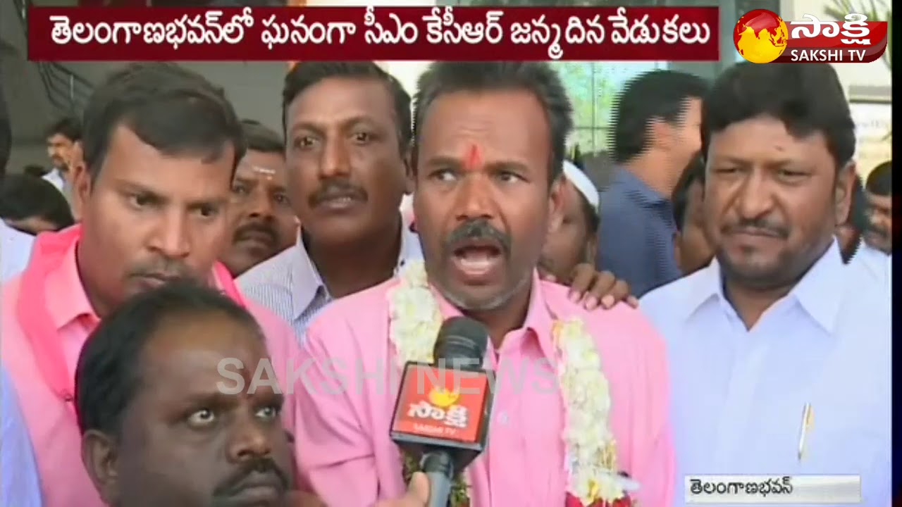 TRS Activists Wear 'KCR Mala' On CM KCR's 64th Birthday || Sakshi TV