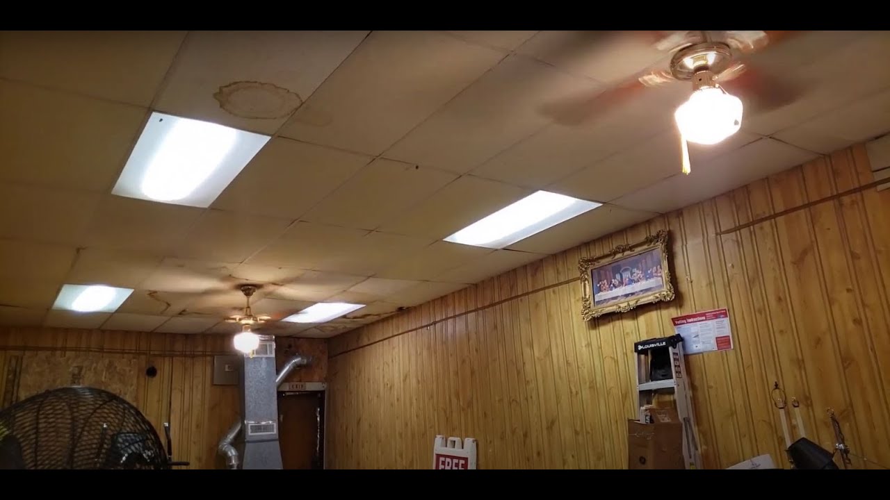 ОБНОВЛЕННАЯ Видеоэкскурсия по историческому театру/церкви с потолочными вентиляторами и старинным...